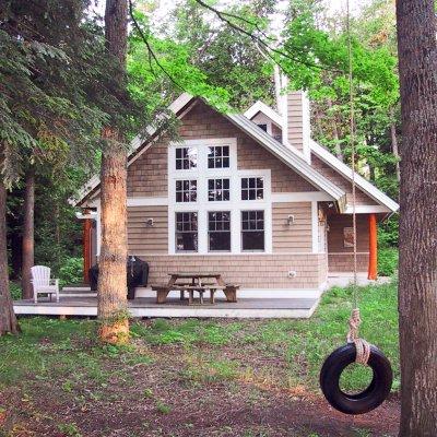 Michigan cottage on wooded lakefront lot Wilcox Architecture